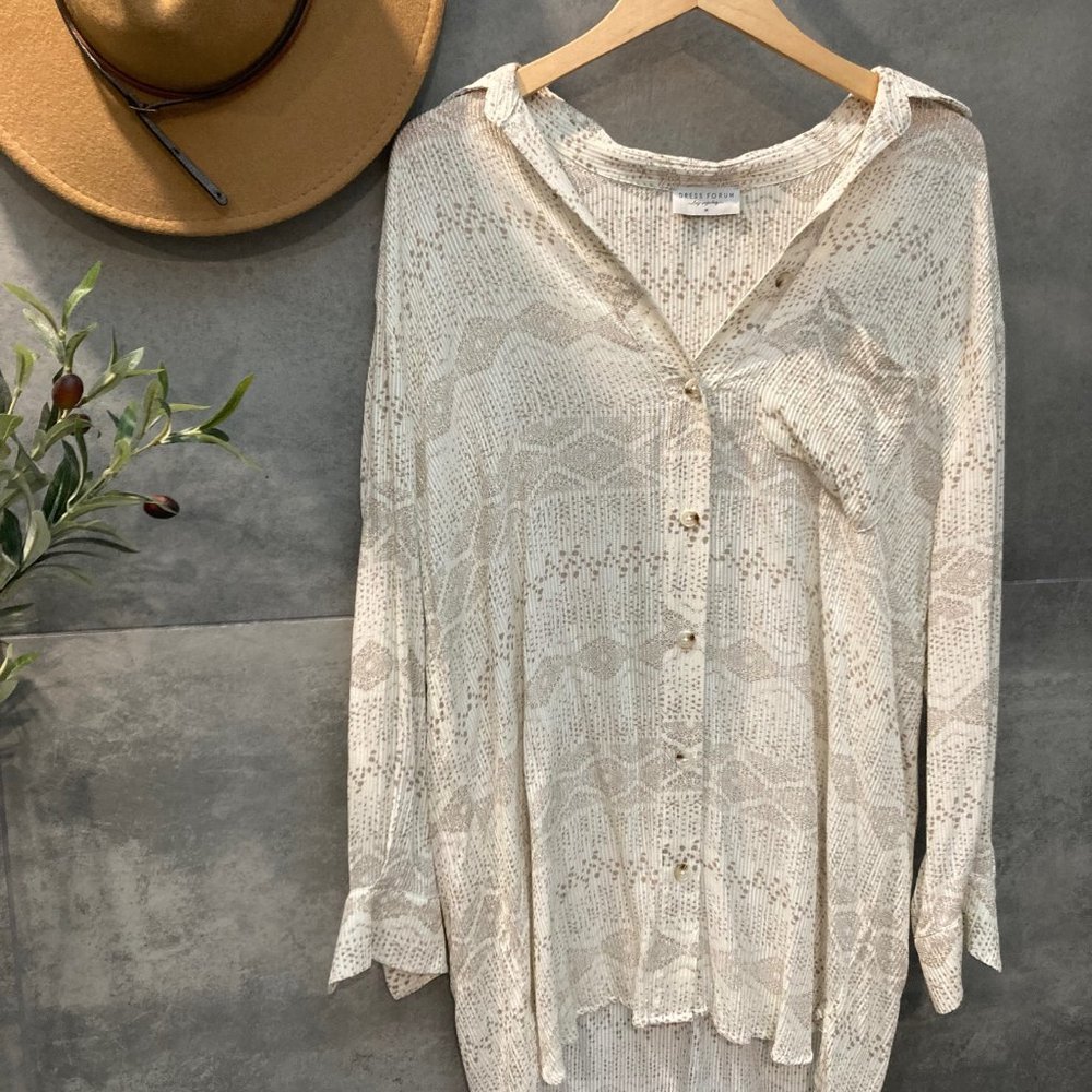Stunning blouse ~~by dress forum ~~size medium ~~excellent condition
